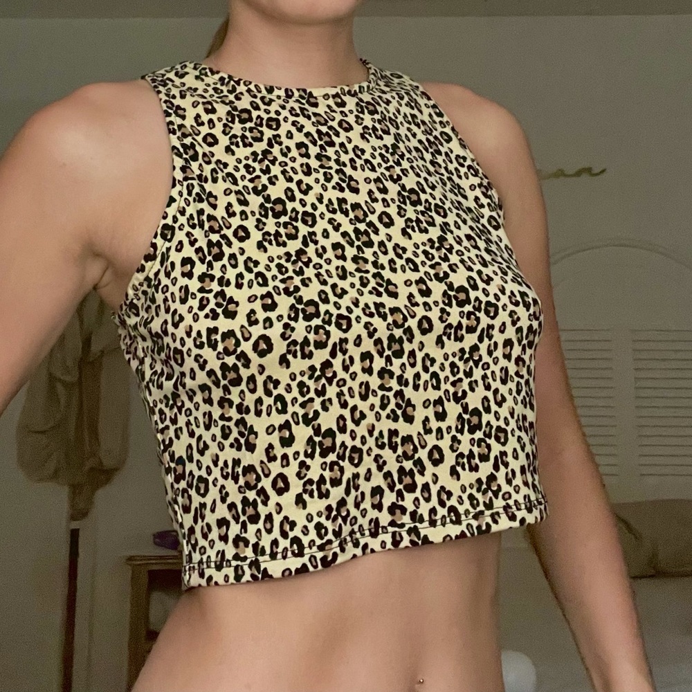 Leopard Print croptop. Size small. Brand: gaze